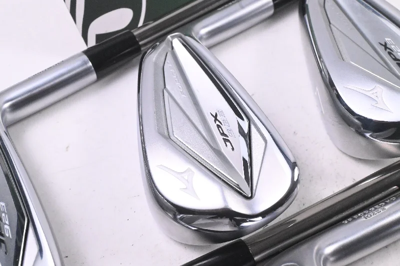 Mizuno JPX 923 Forged Irons / 5-PW / Regular Flex Recoil ESX 460 Shafts